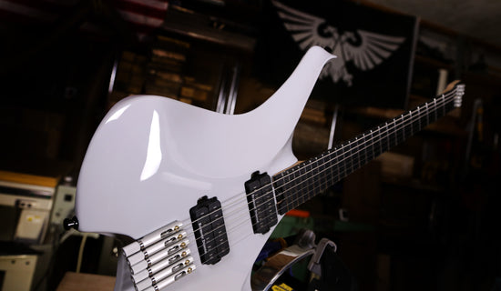 Dean Gordon Guitars Virtus ergonomic Headless six string guitar in chalk grey with seymour duncan pickups.